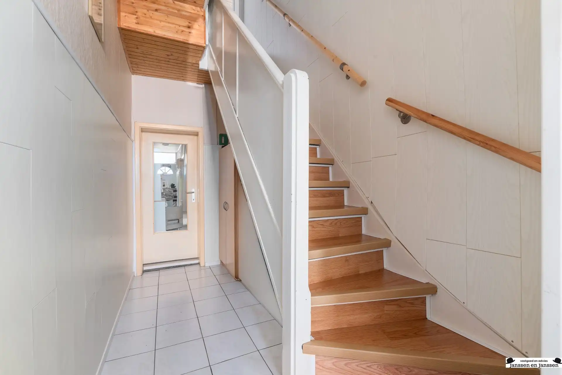 Charmante woning met 4 slaapkamers en zonnige tuin foto 2