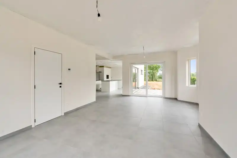 Totaal gerenoveerde woning op een perceel van 11are foto 8