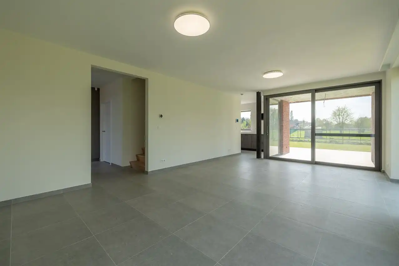 Nieuwbouwwoning, gunstig gelegen, 3 slpk, tuin, carport foto 8