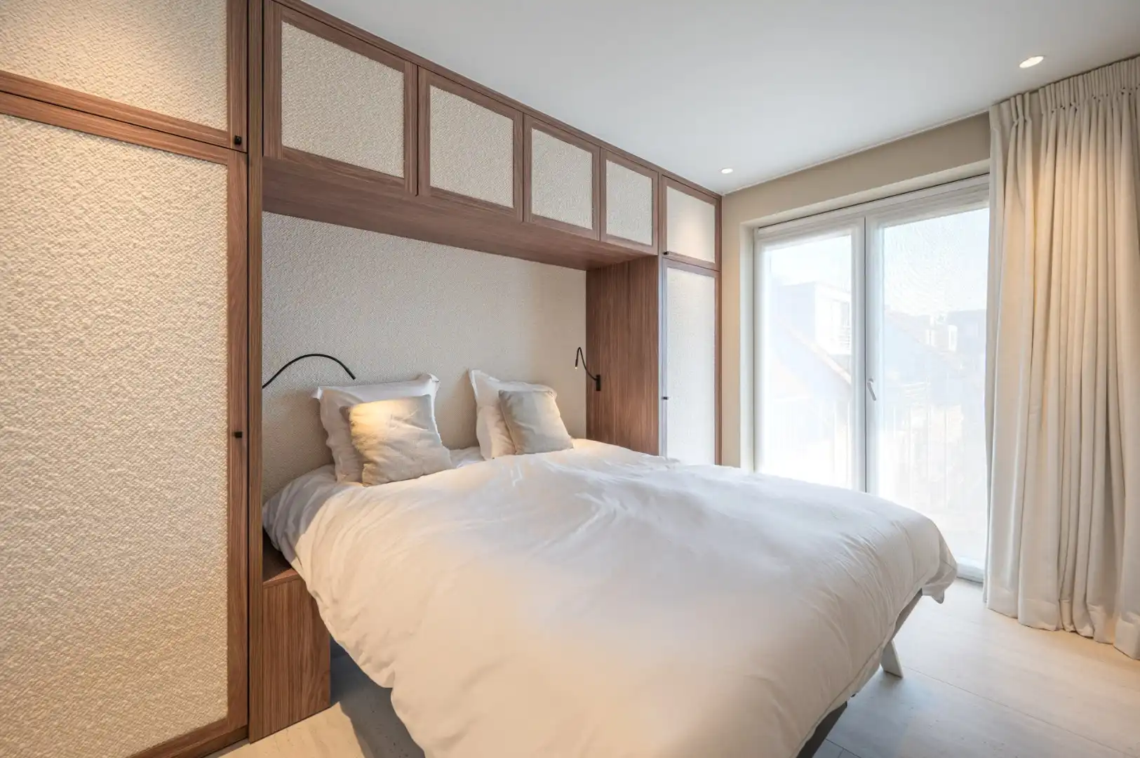 Zeedijk Zoute: Fenomenaal en frontaal zeezicht vanop een totaal gerenoveerd appartement  foto 8