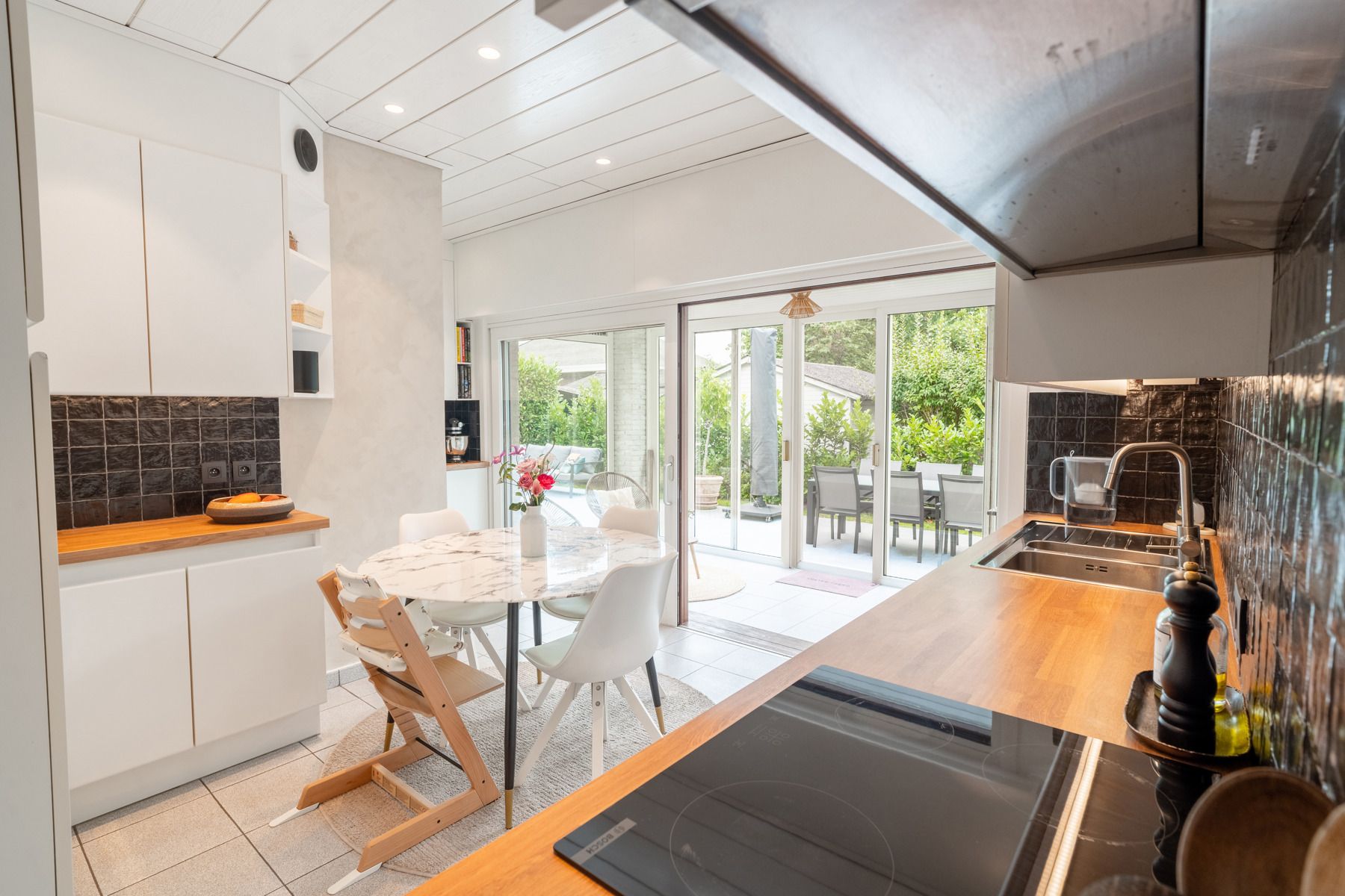 Instapklare en gerenoveerde villa met 3/4 slps en bureau foto 10
