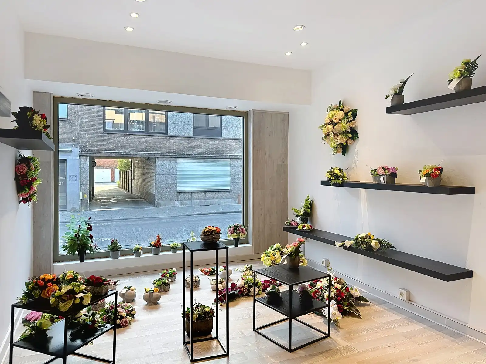 Commercieel pand met uitstekende visibiliteit in centrum Aartselaar foto 6