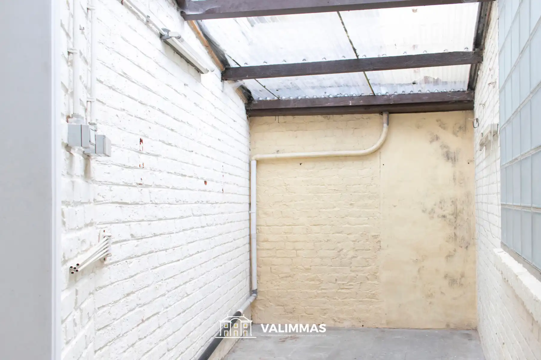 Ruime en verzorgde rijwoning met overdekte koer en garage... foto 7