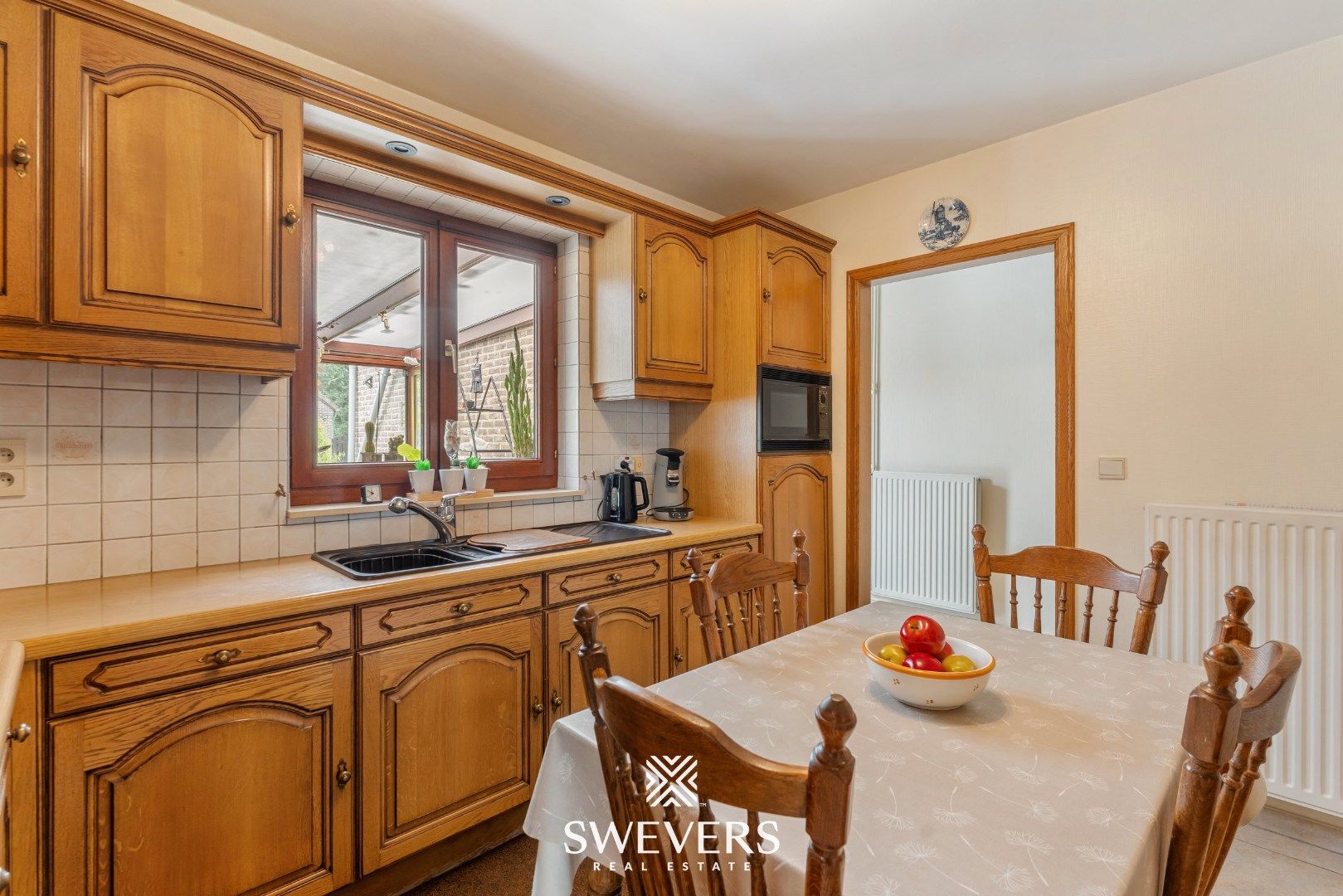 Rustig gelegen ruime woning met 3 slaapkamers op een zonnig perceel van 9a foto 14