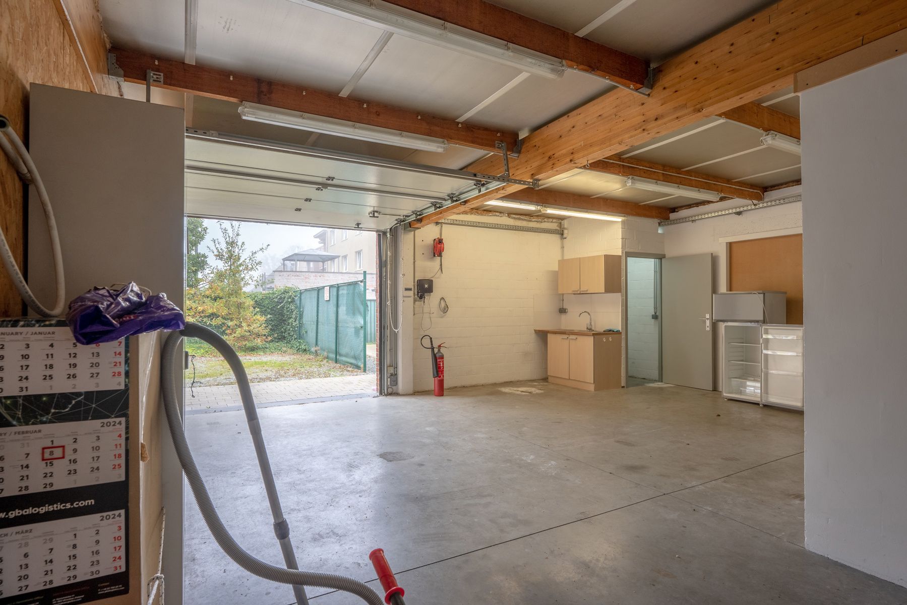 Lot van 1 magazijn, 3 garageboxen, 1 berging en 5 parkings foto 14
