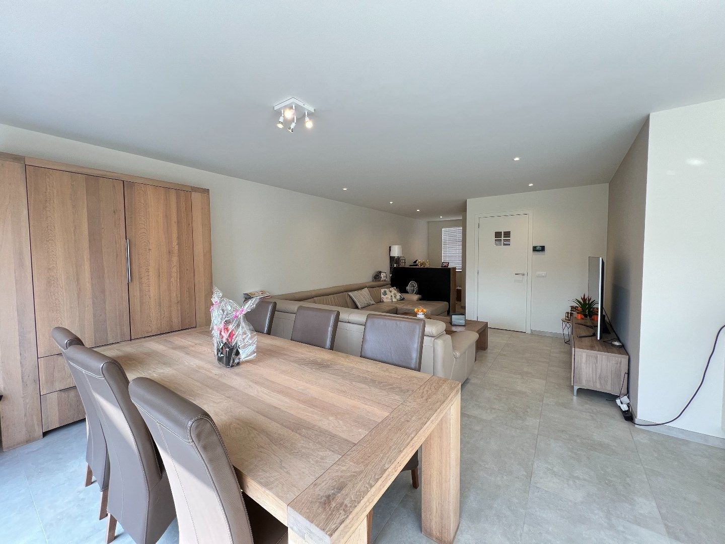 Gezellige nieuwbouwwoning met zonnige tuin en garage foto 3