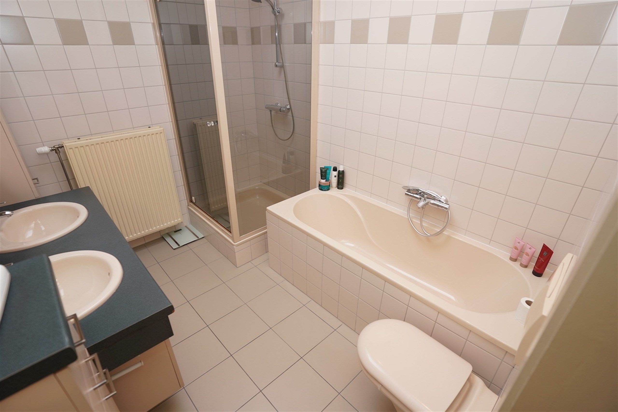 Instapklare woning met mooie tuin en privé garage achteraan foto 23