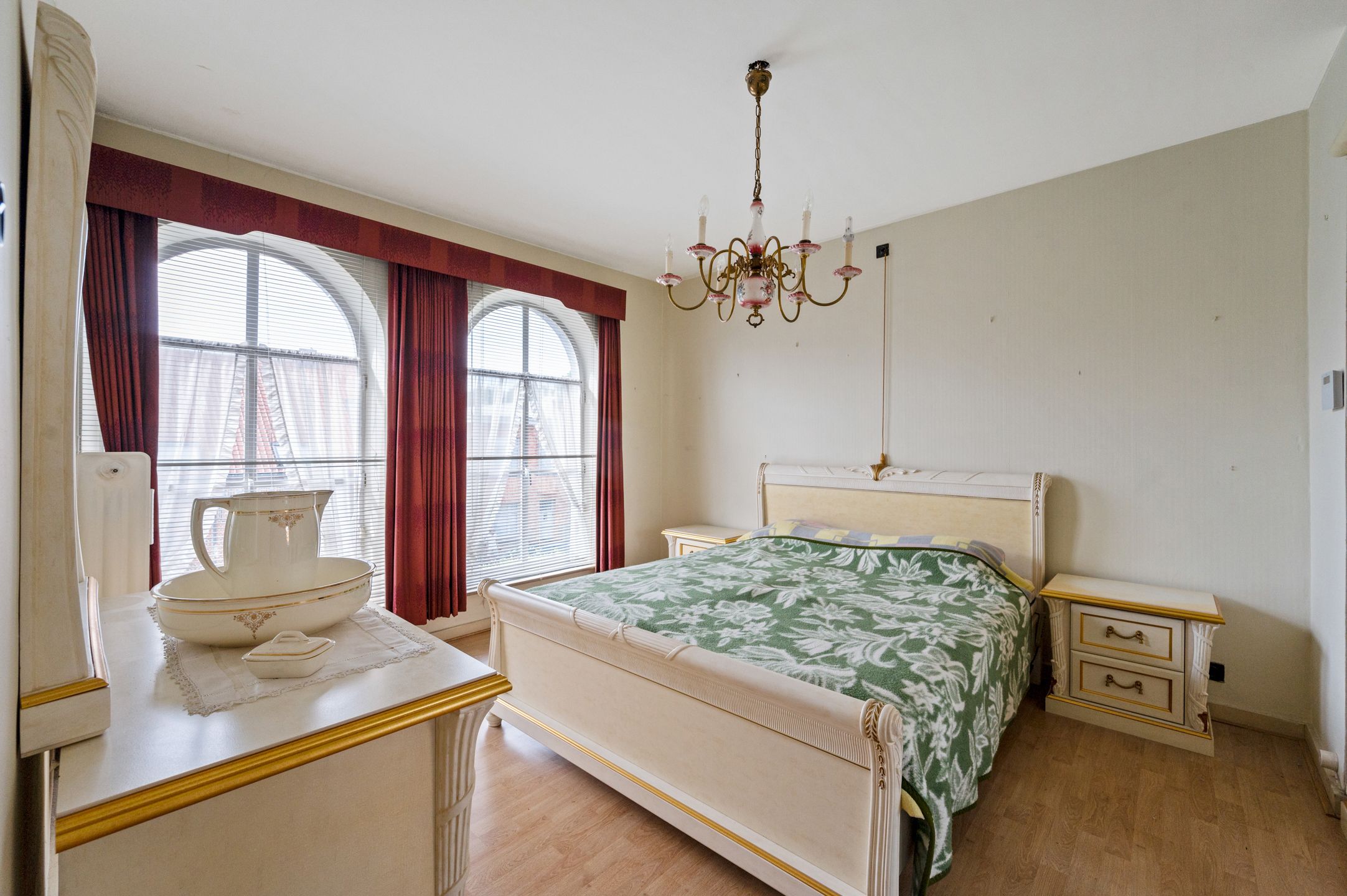 Ruime, te renoveren gezinswoning met 4 slpks, garage en tuin foto 12