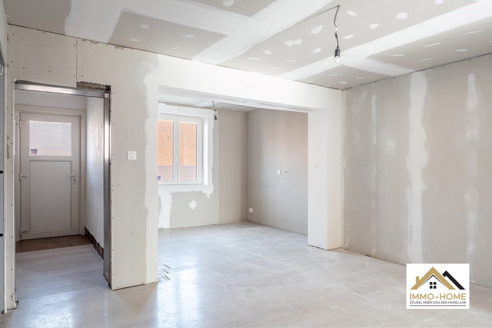 Deels gerenoveerde woning vol potentieel  foto 6