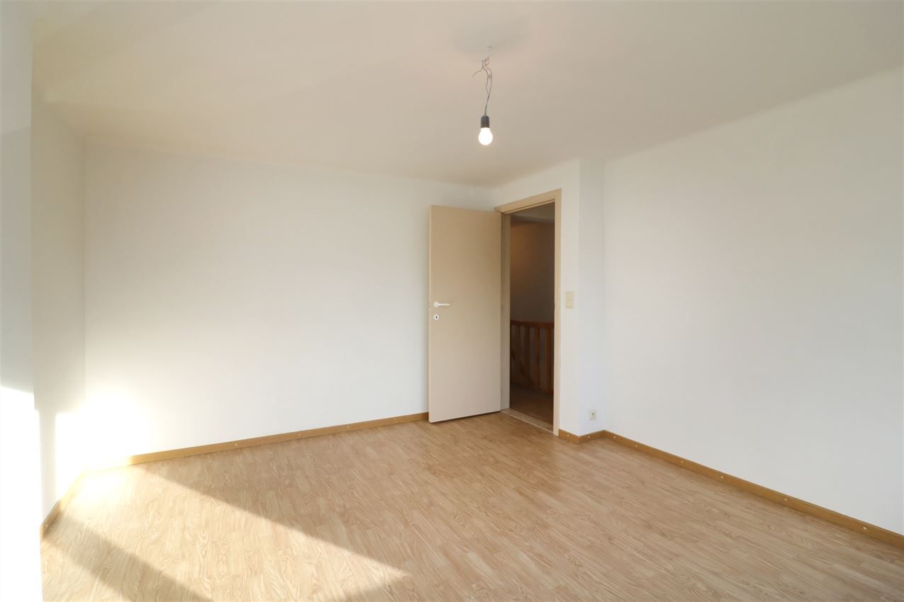 Woning met 2 slpk, terras, autostaanplaats onder de carport foto 42