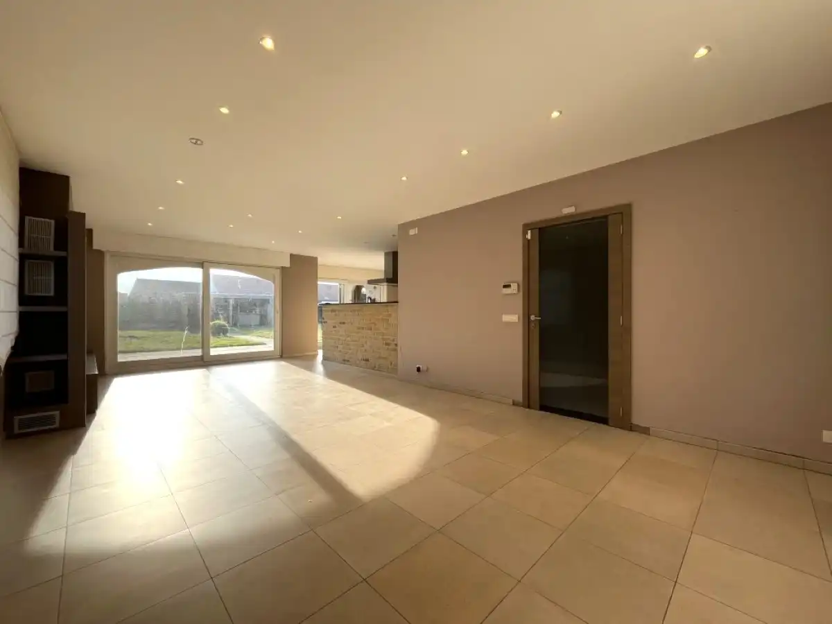 Moorslede – Villa in Spaanse stijl met dubbele garage en 4 slaapkamers foto 5