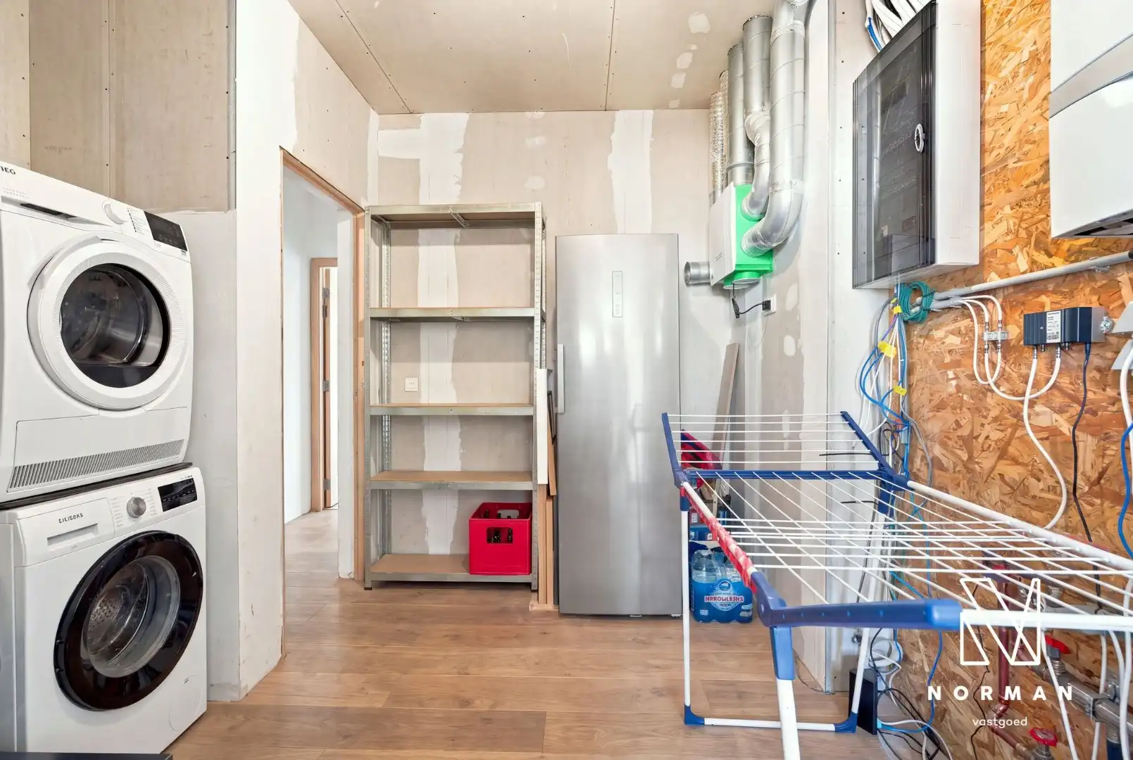 Bedrijfswoning op 1186 m² met luxueuze woonst. foto 31