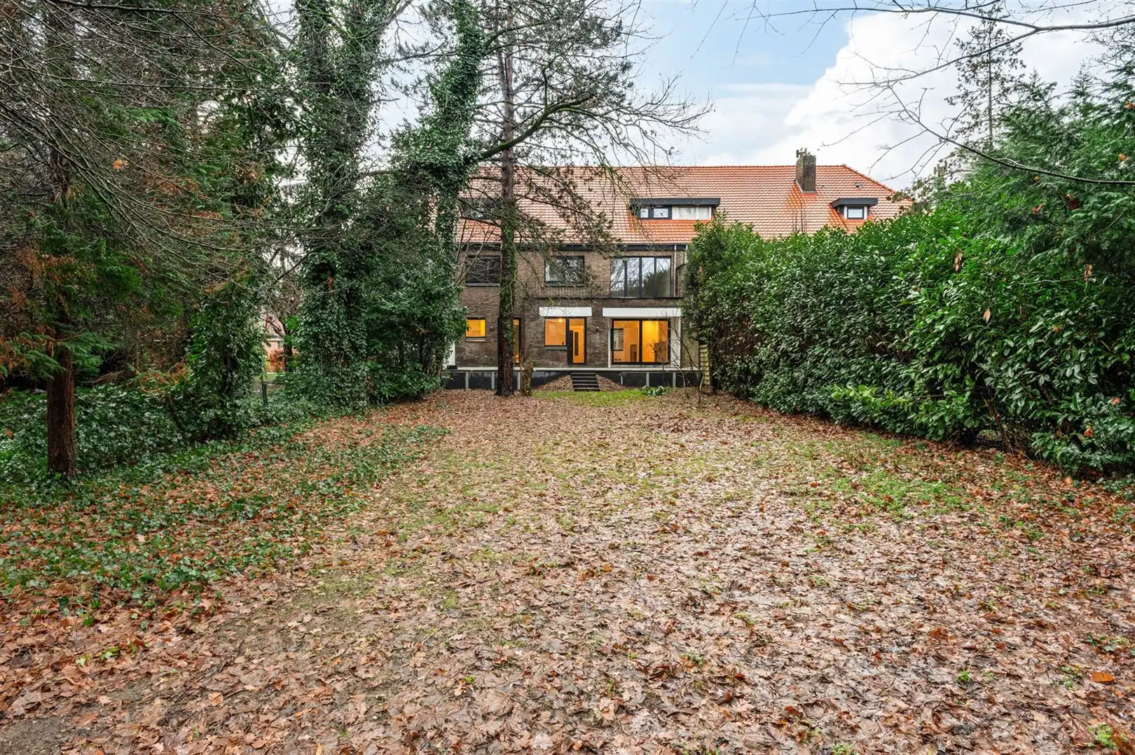 Totaal gerenoveerde woning met 4 à 5 slaapkamers in Ekerse dorpskern. foto 2