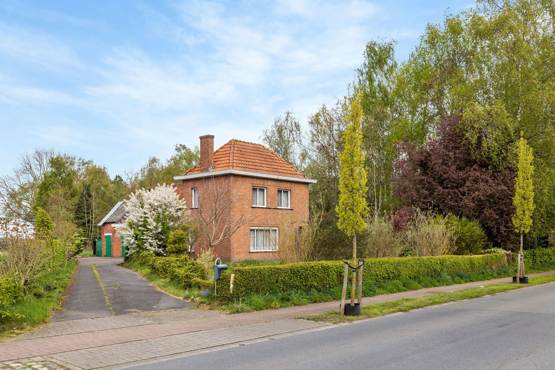 Uniek te renoveren pareltje met 4 slpk op 3528m² foto 2