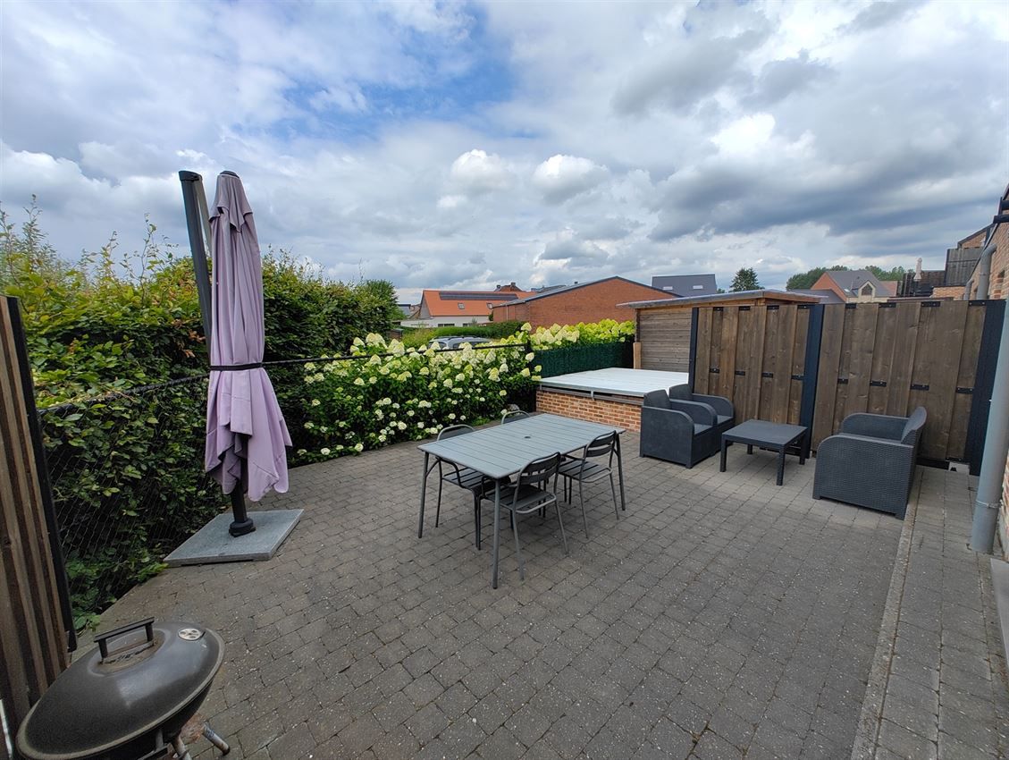 Gelijkvloers app., twee slpk, terras, rustige ligging foto 8