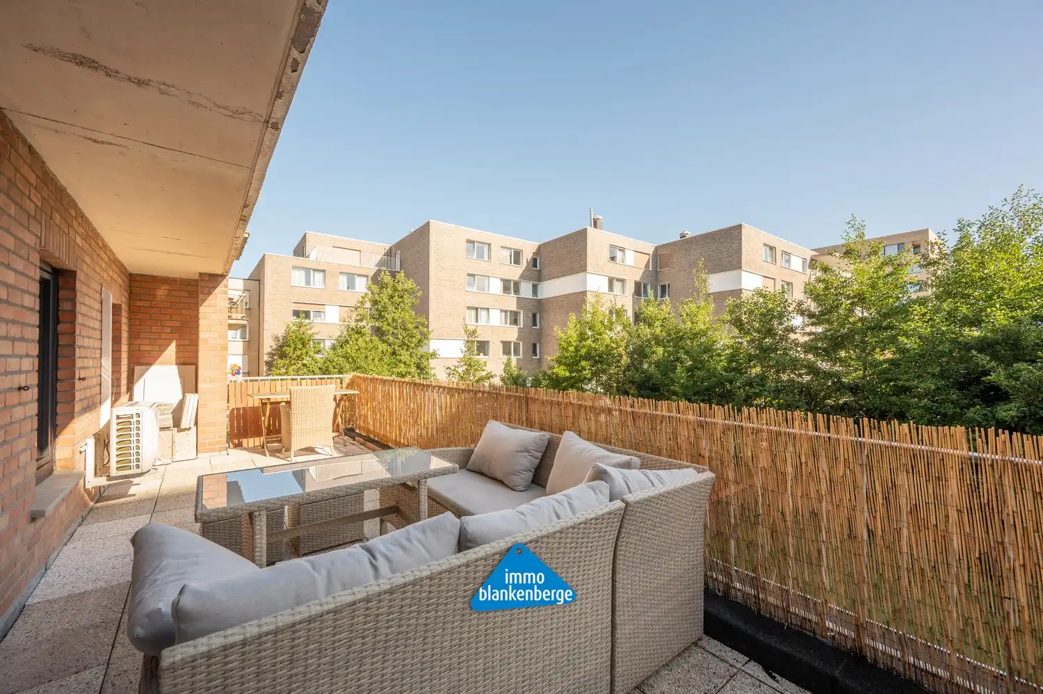 Zeer Ruim en Stijlvol gerenoveerd appartement van 232m² op een toplocatie vlak bij het strand. foto 16