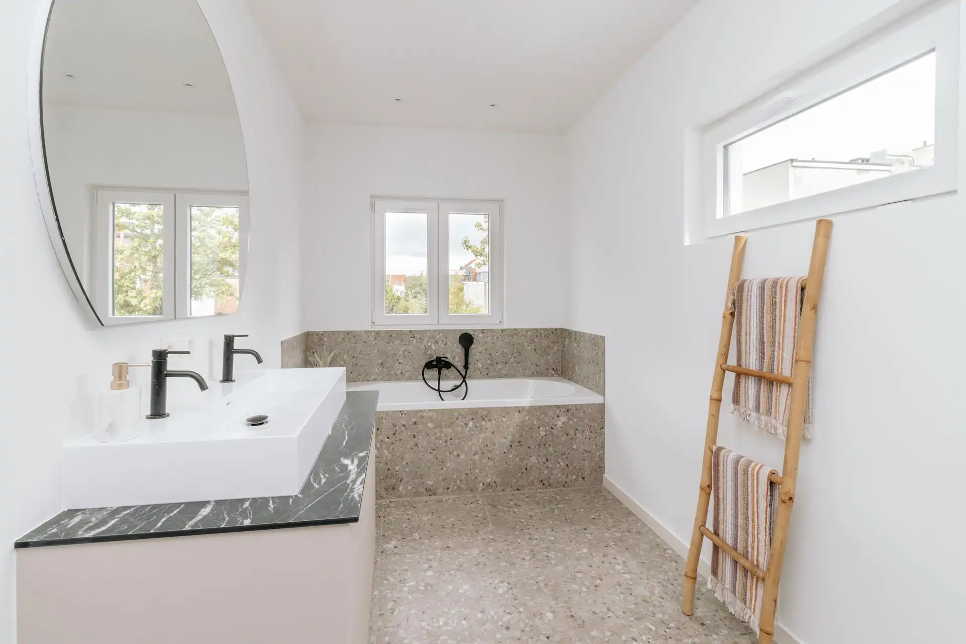 Prachtig gerenoveerde woning met 3 slaapkamers en tuin foto 10