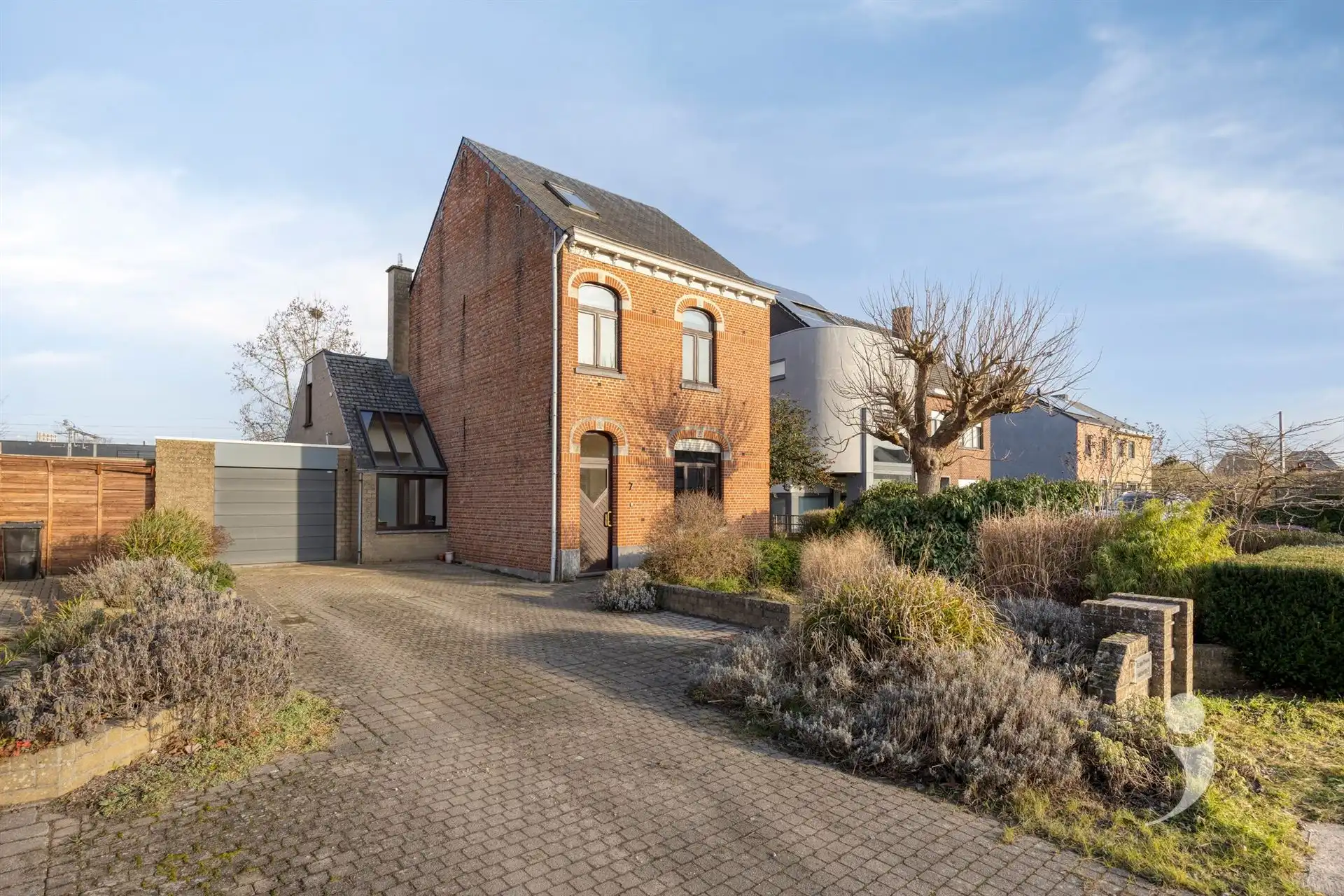 Karaktervolle architectenwoning met zonnige tuin van 10 are foto {{pictureIndex}}