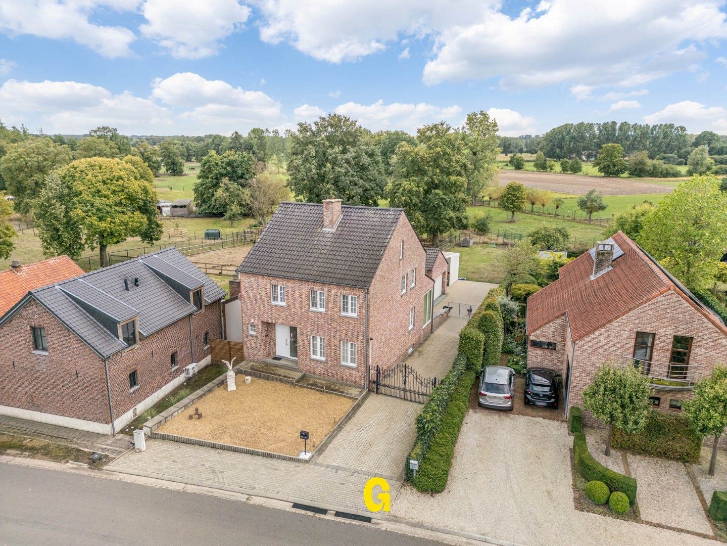 Degelijke halfopen woning met vrijstaande garage op 7a 36ca, met gegarandeerd zicht op achterliggend groen foto 4
