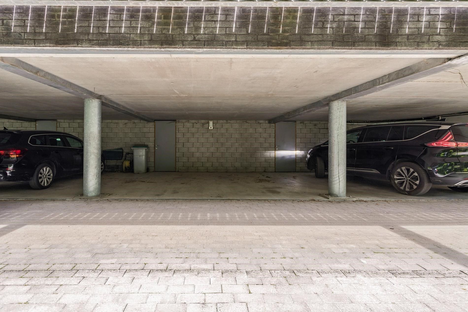 Dilbeek centrum: duplex appartement met 2 slaapkamers en tuintje foto 14