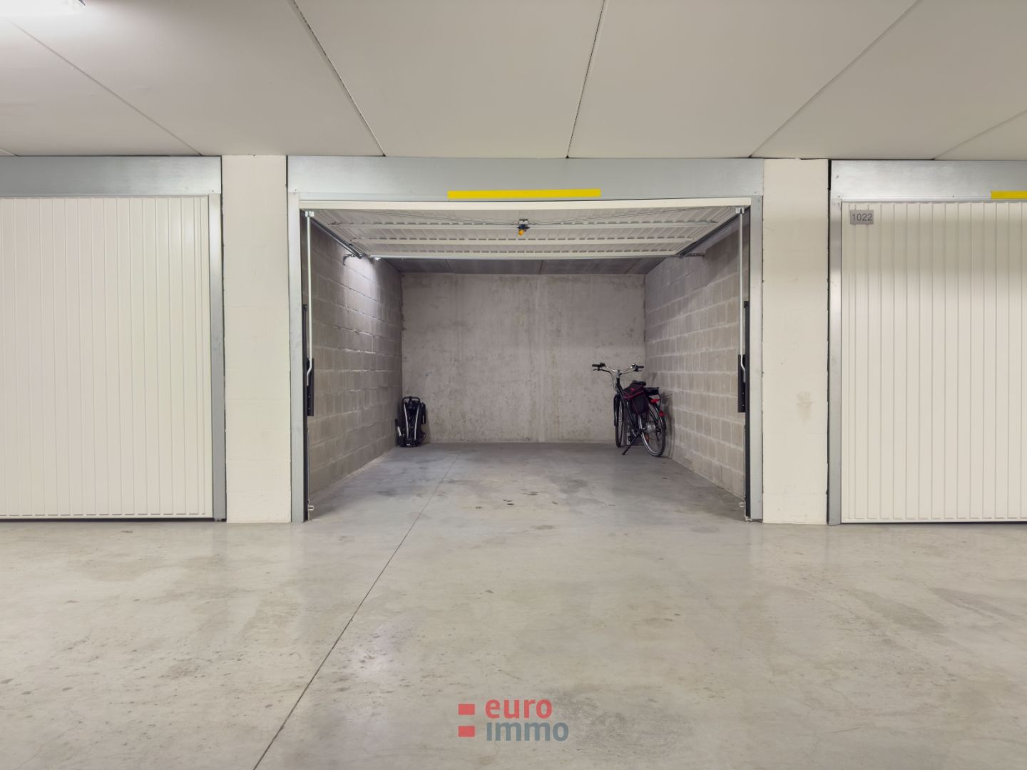 Zéér brede garage op centrale ligging in Nieuwpoort foto 3
