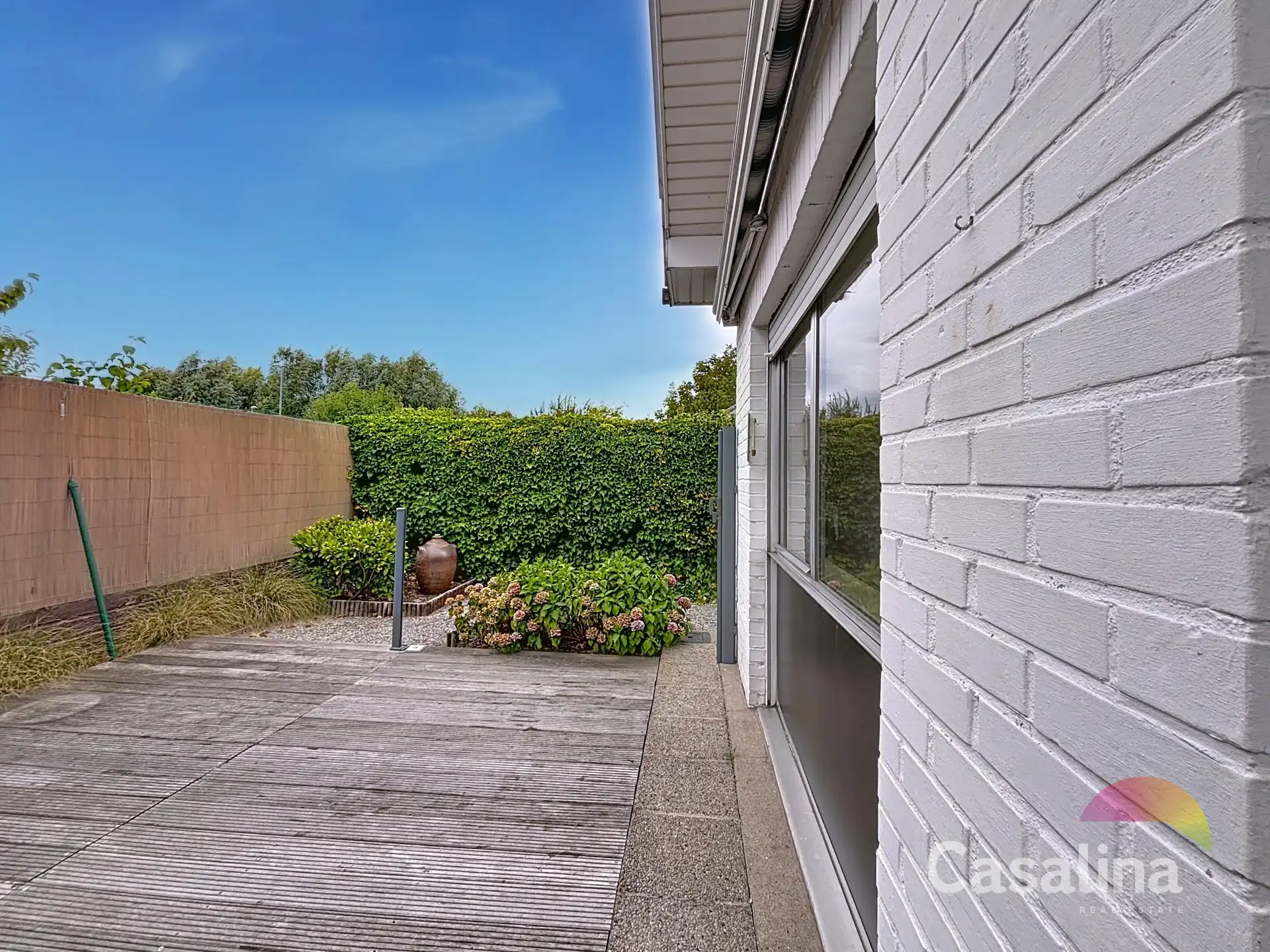 Ruime bungalow van 205 m² in een rustige, groene wijk foto 11