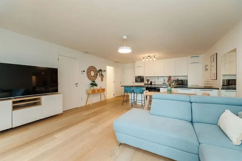 Gerenoveerd appartement met terras foto 6