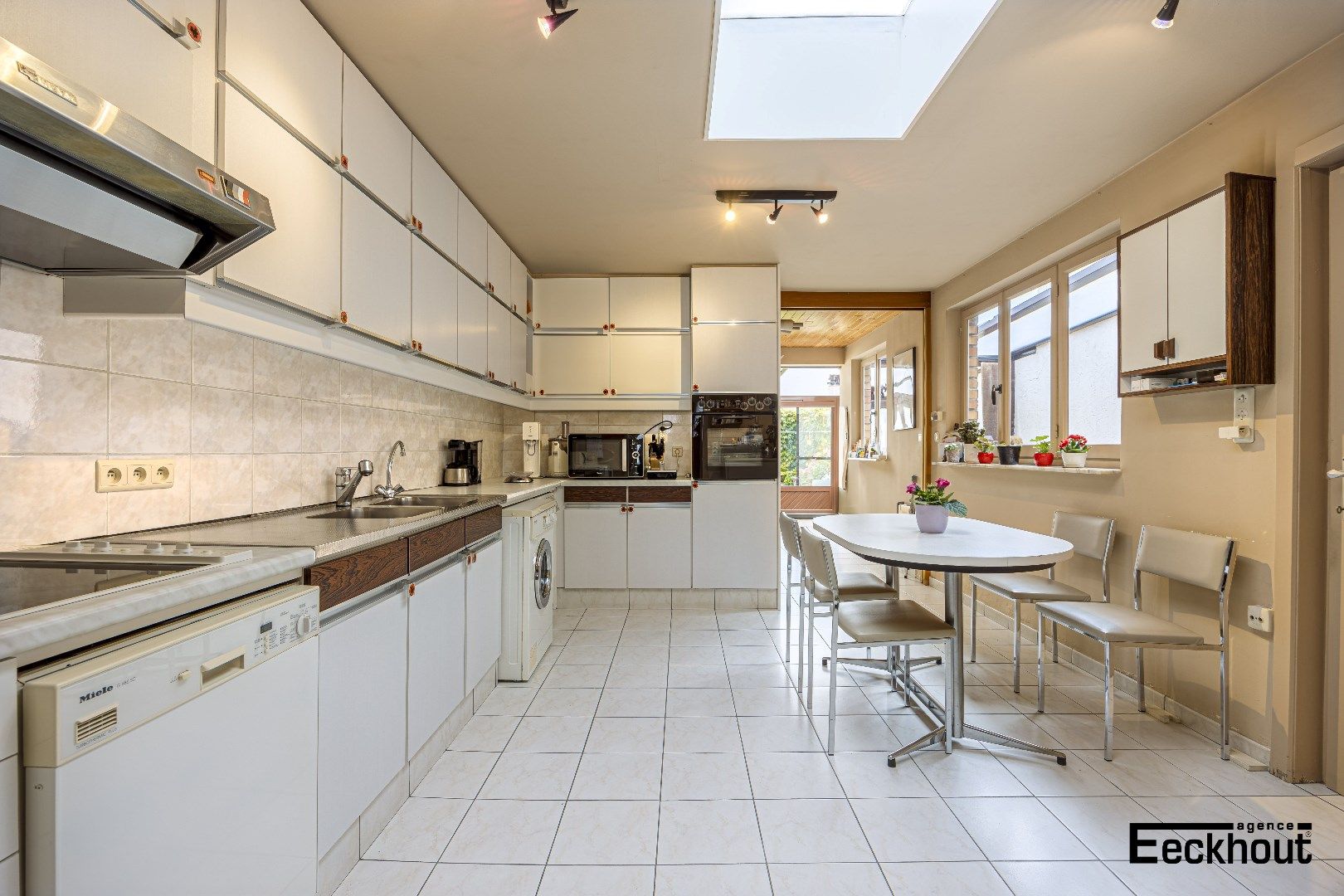Ruime woning met tuin, terras en 3 slaapkamers met open zicht op de vaart! foto 9
