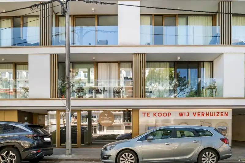 Roeselare. Instapklare recente handels- en praktijkruimte met uitstekende visibiliteit gelegen aan de Koning Albert I-laan foto 13