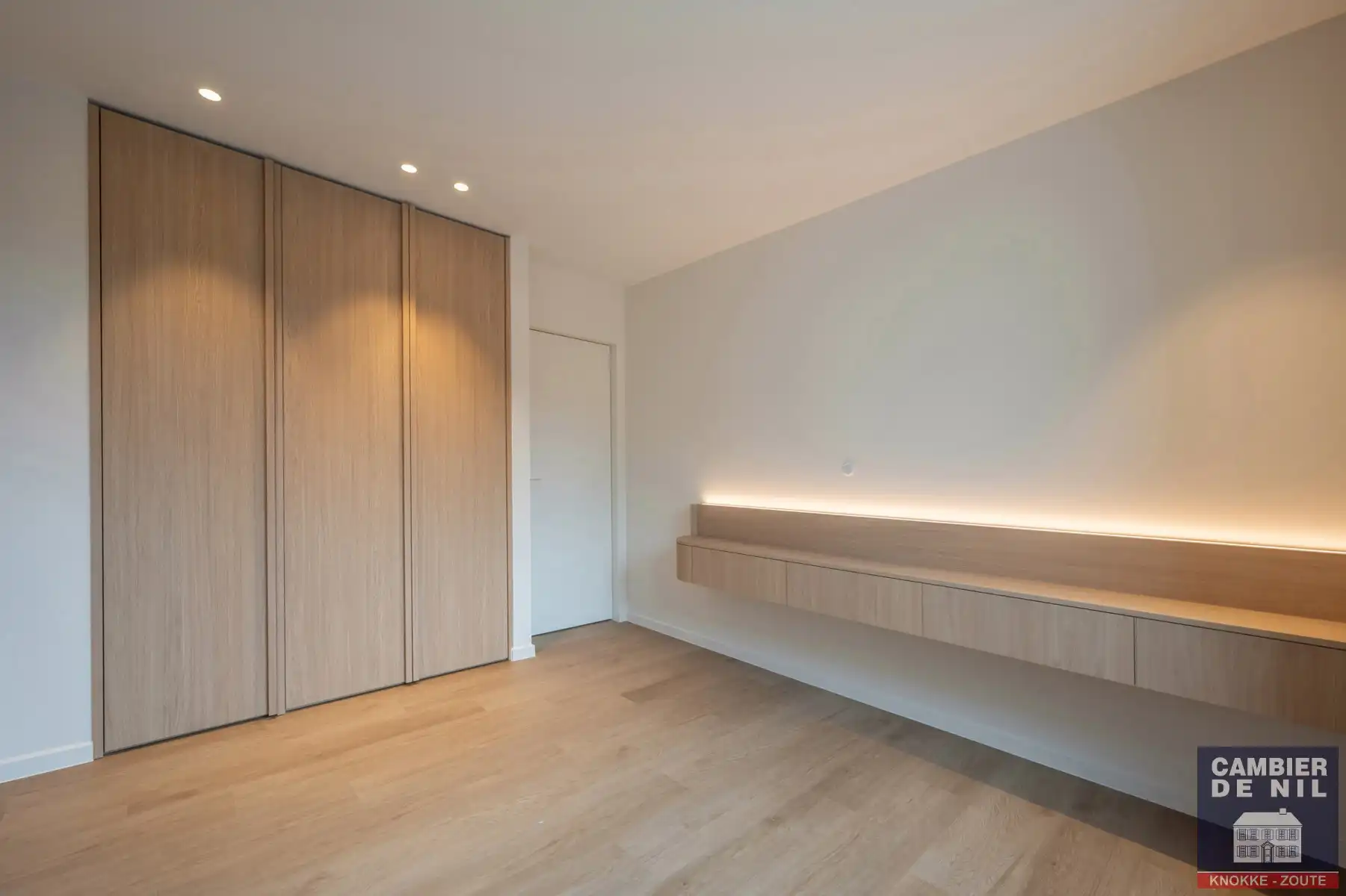 Schitterend afgewerkte nieuwbouwwoning, zeer centraal gelegen, op enkele passen van de groentemarkt foto 11
