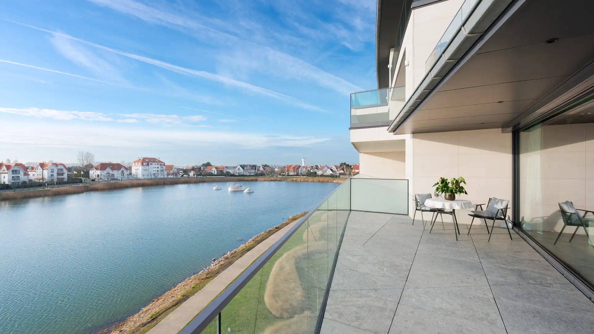 Uitzonderlijk hoekappartement met adembenemend zicht op het Zegemeer foto {{pictureIndex}}