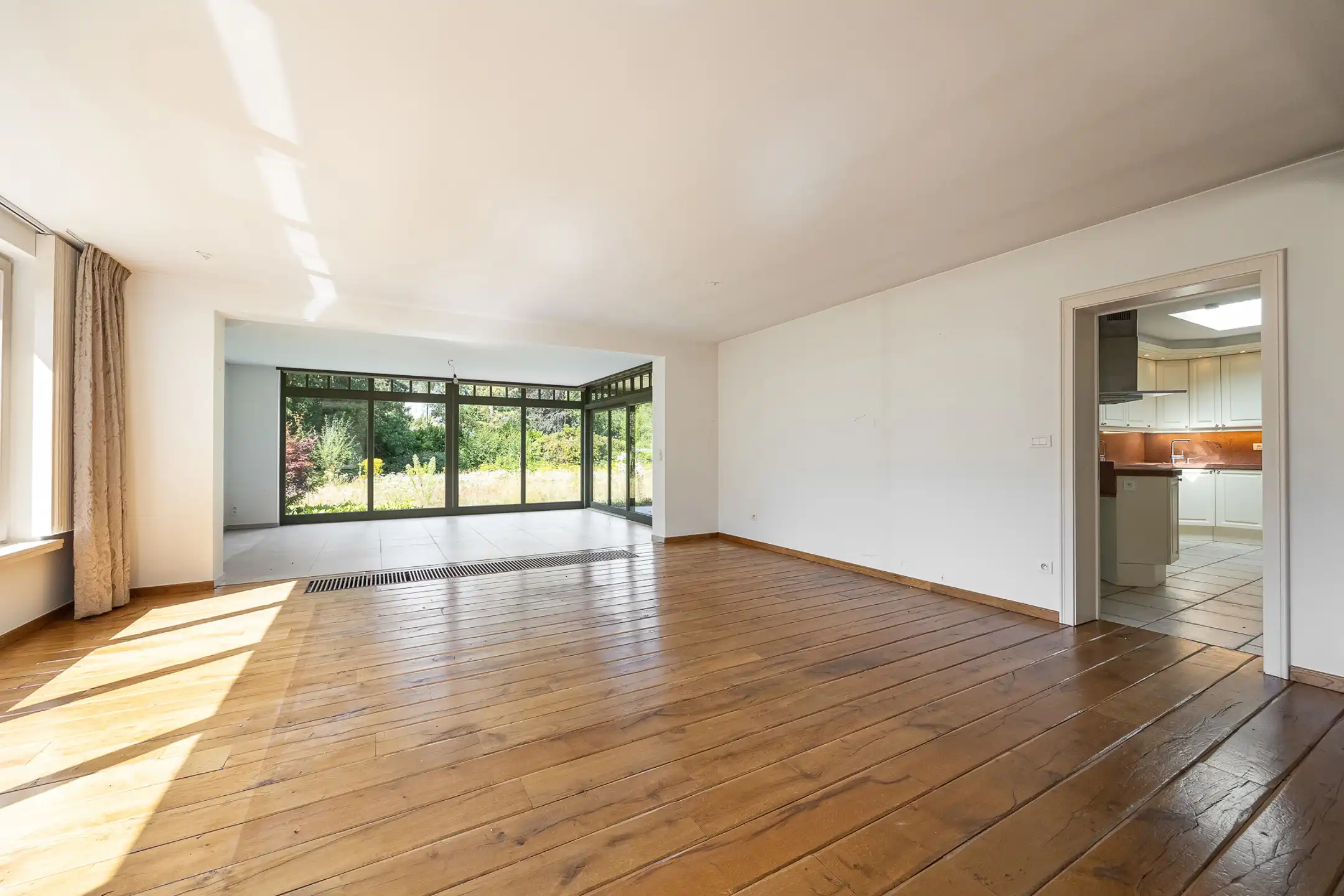 Ruime villa met 2 (mog. 3) slaapkamers op 2.030 m² op het ZW foto 9