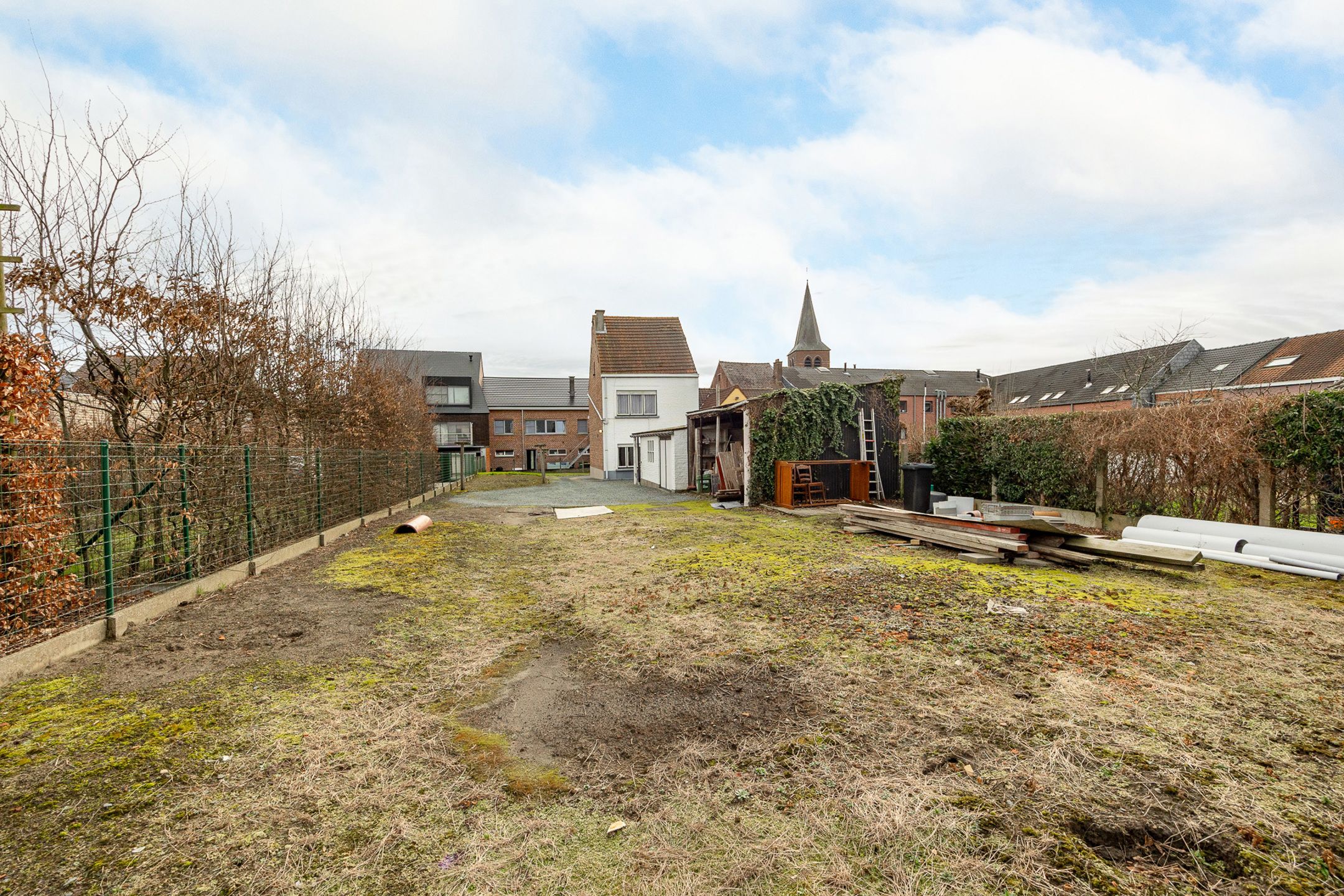 te renoveren 3-gevel woning met tuin foto 18