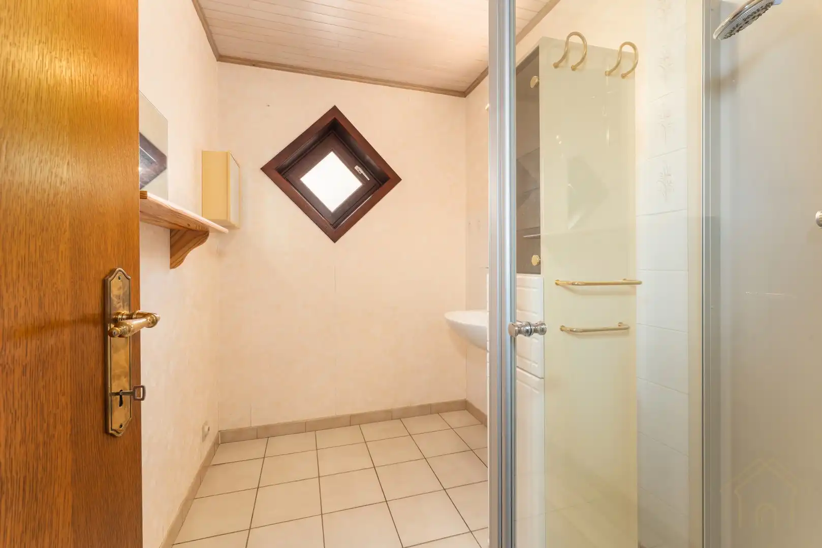 Vrijstaande woning met zonnige tuin en veel potentieel in rustige straat te Wevelgem foto 10