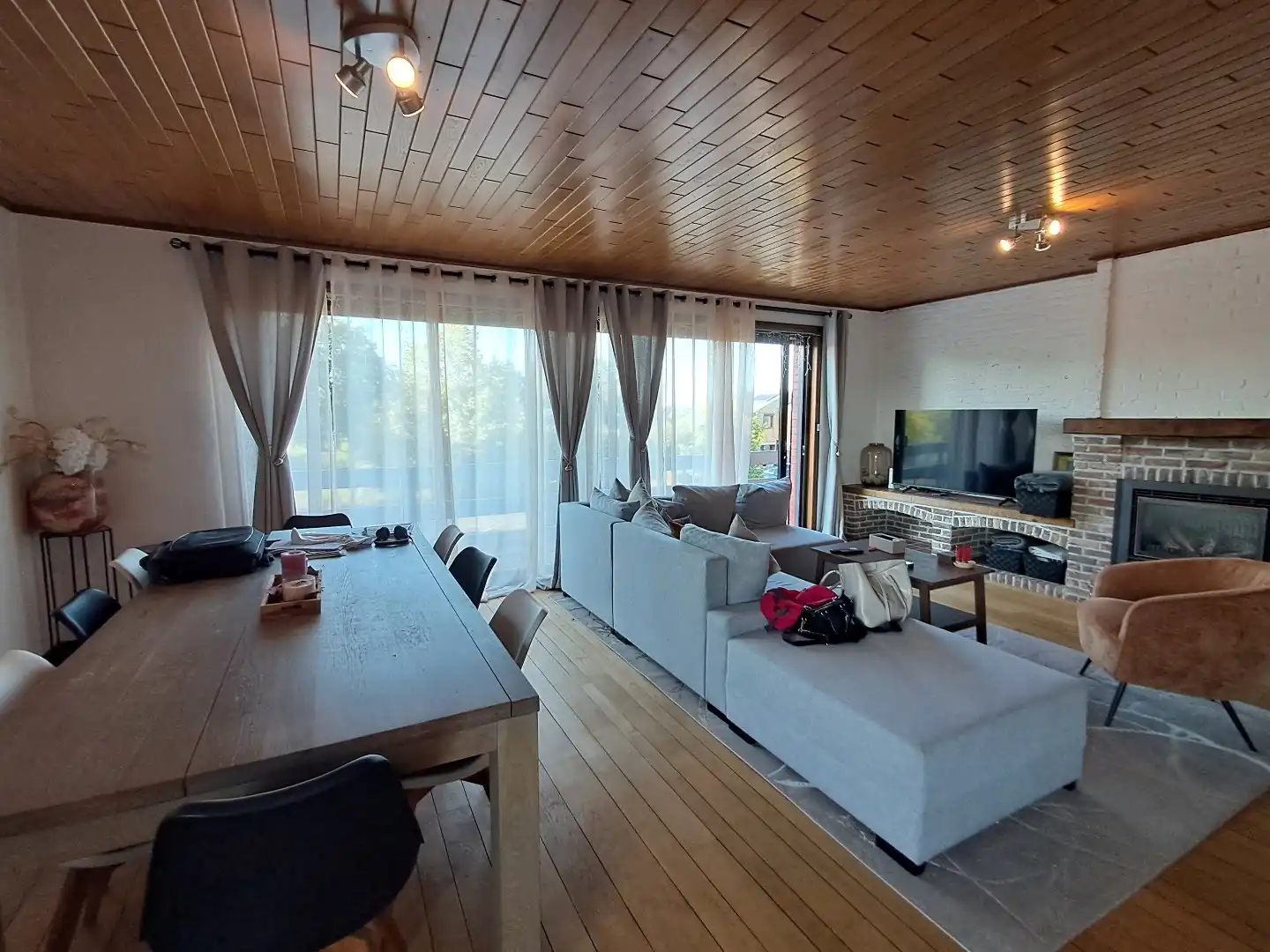 Ruim appartement te Sijsele. foto 2