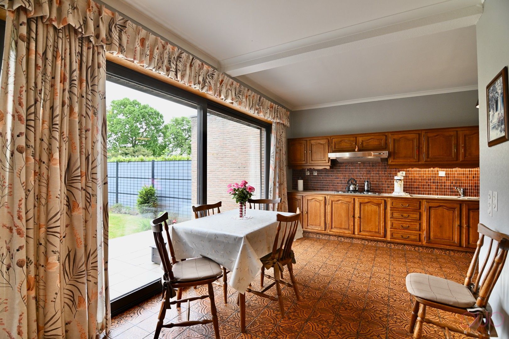 Charmante halfopen gezinswoning nabij het centrum van Sint-Truiden met 2 garages foto 11