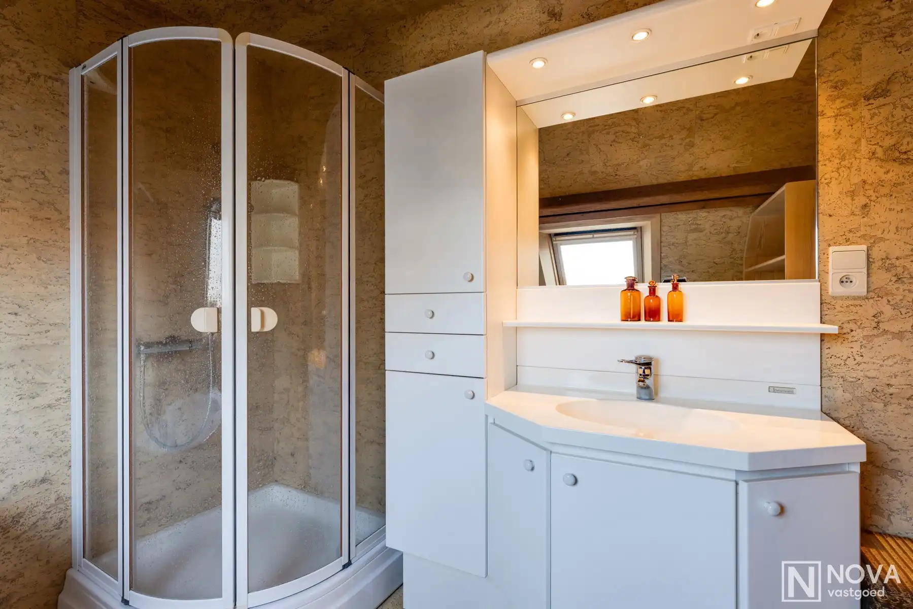 Trapgevelwoning in de historische binnenstad van Nieuwpoort foto 8