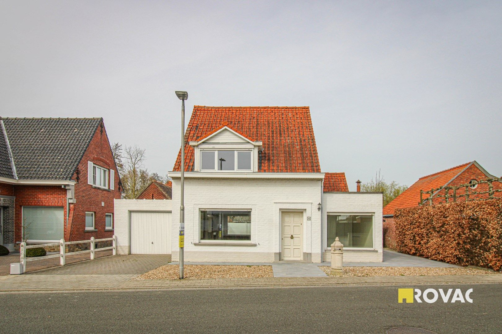 Hoofdfoto van de publicatie: Alleenstaande woning met garage!