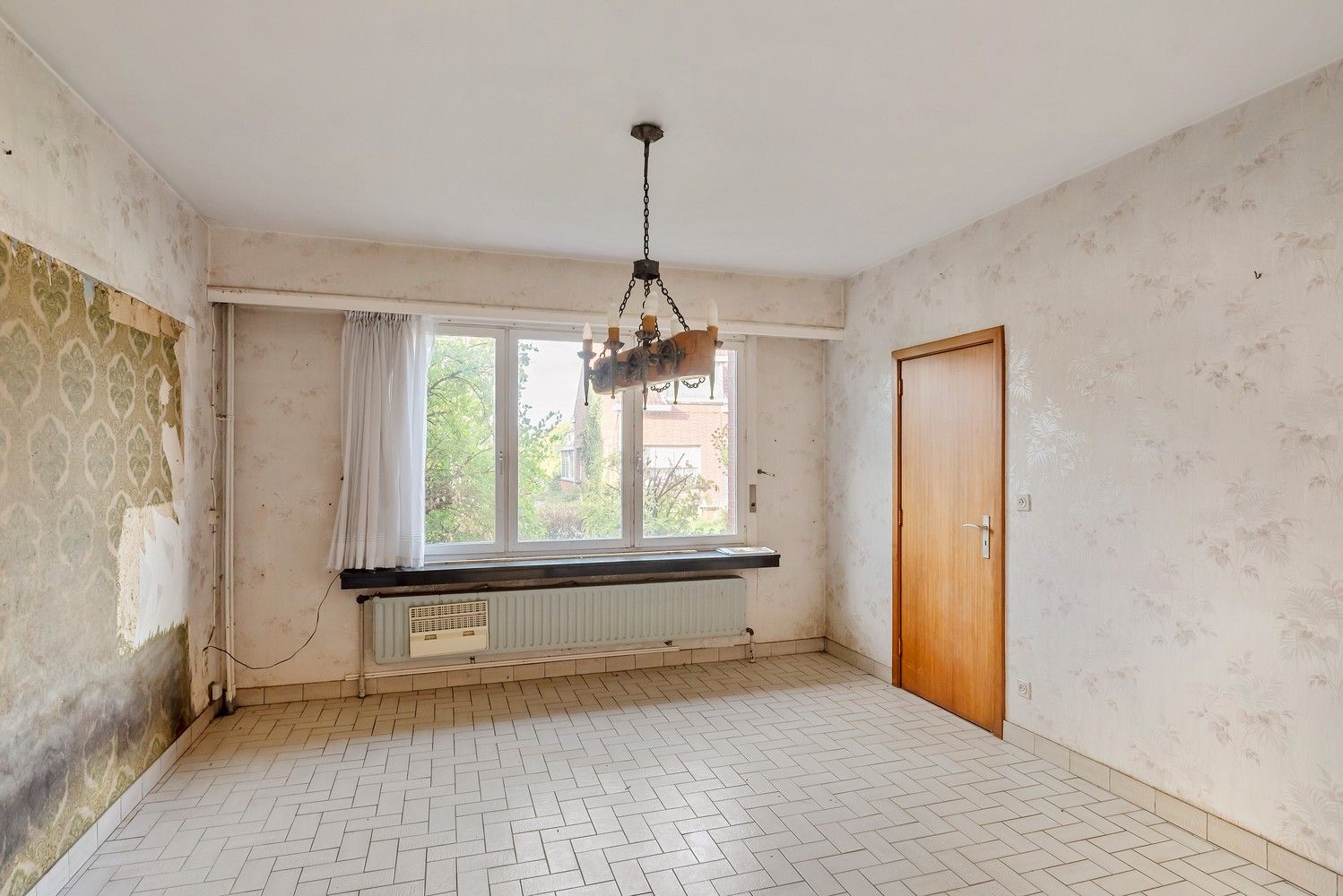 Halfopen bebouwing met garage in doodlopende straat foto 5