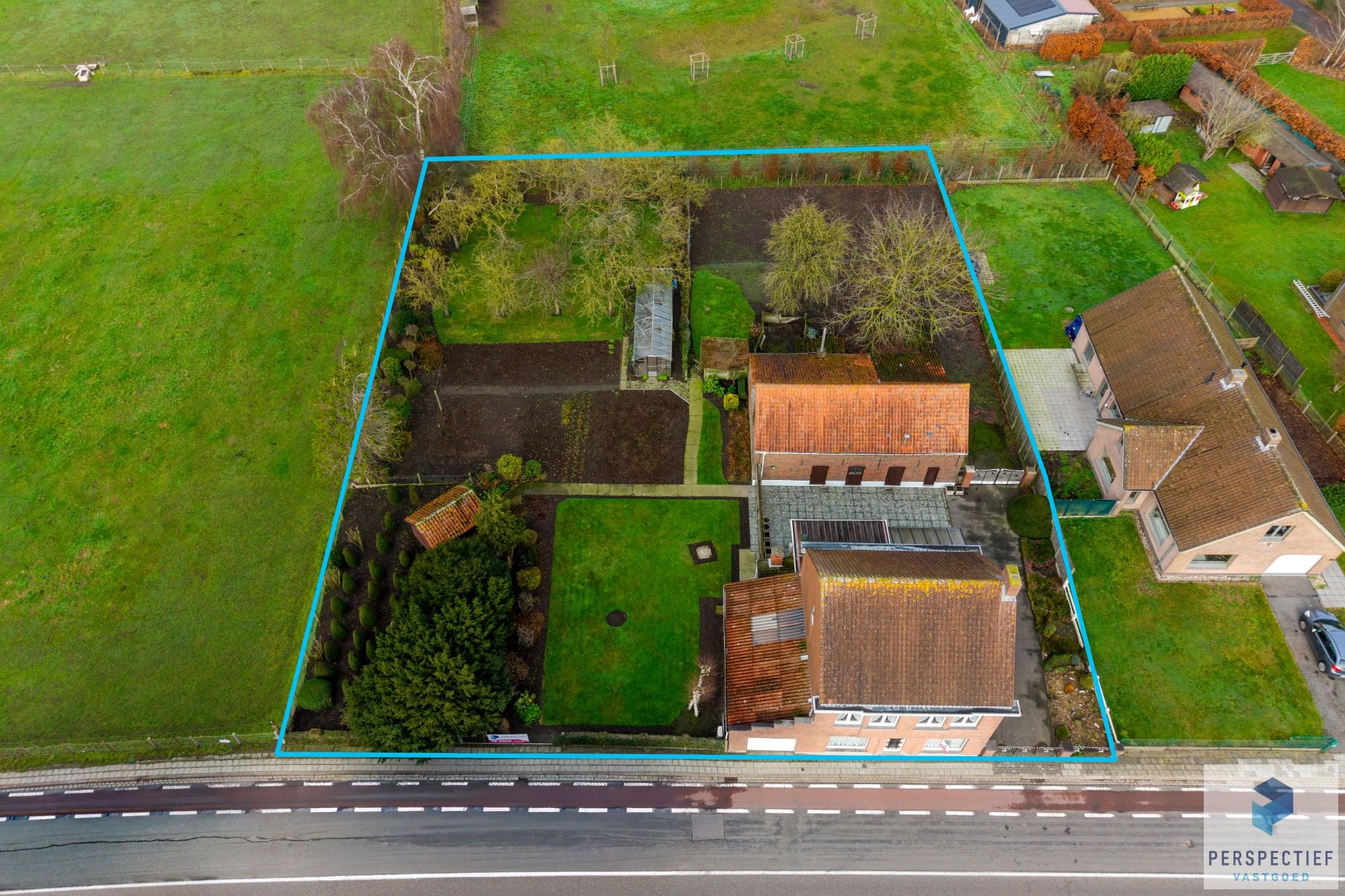 LANDELIJK GELEGEN WONING met SCHUUR  - BOOMGAARD - TUIN & MOESTUIN op 2138 m² foto 3