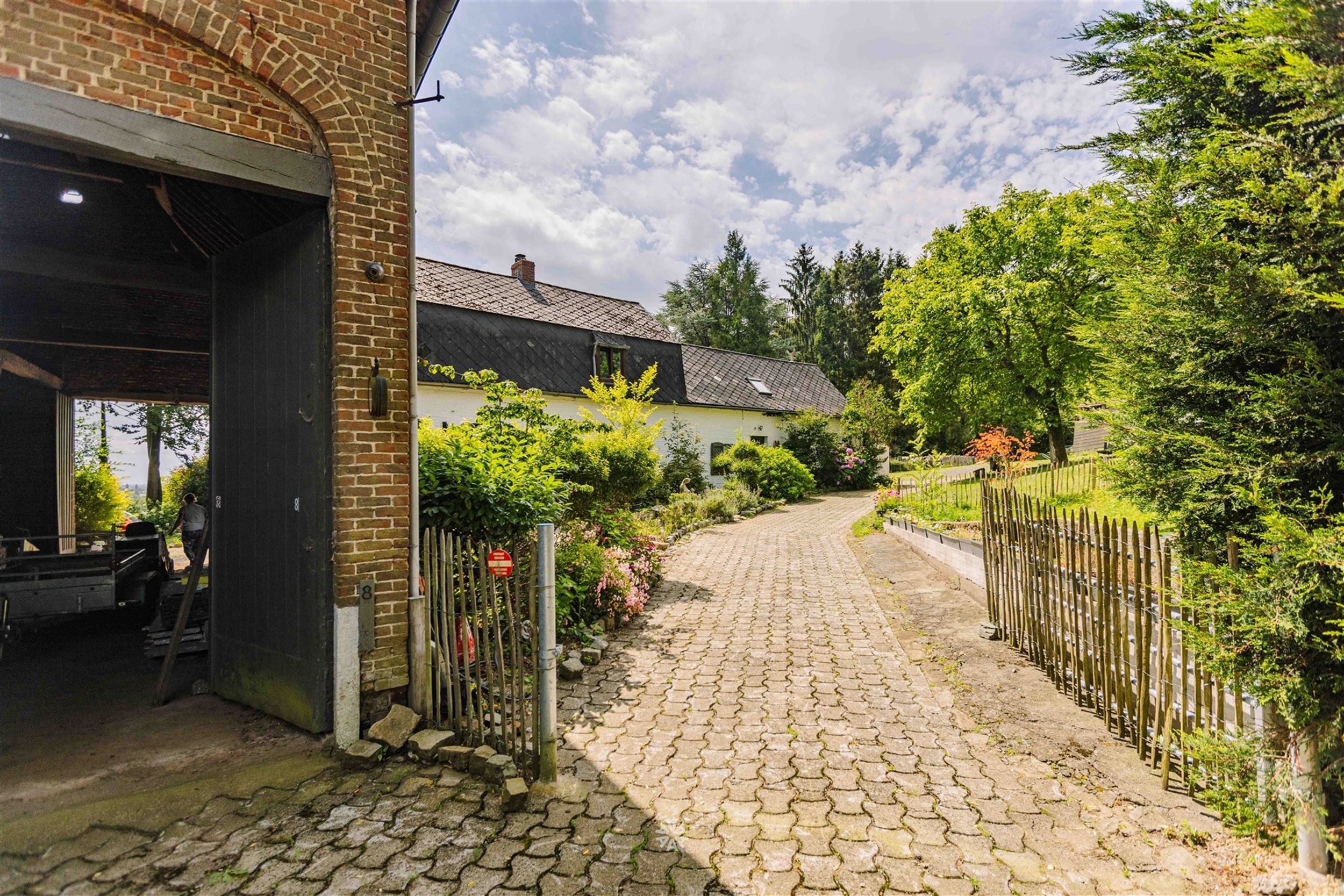 Uniek gelegen landgoed met gite midden de bossen foto 20