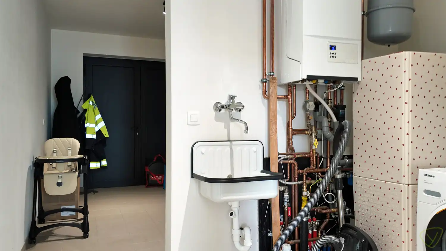 Halfopen prachtig afgewerkte woning vlakbij het centrum van Eeklo foto 13