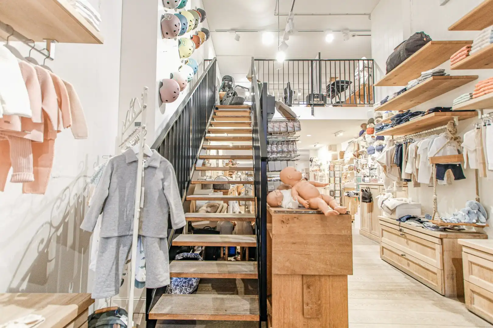 Zeer centraal gelegen handelspand op Lippenslaan 207, 306m² glv plus mezzanine, kelder en garage foto 14