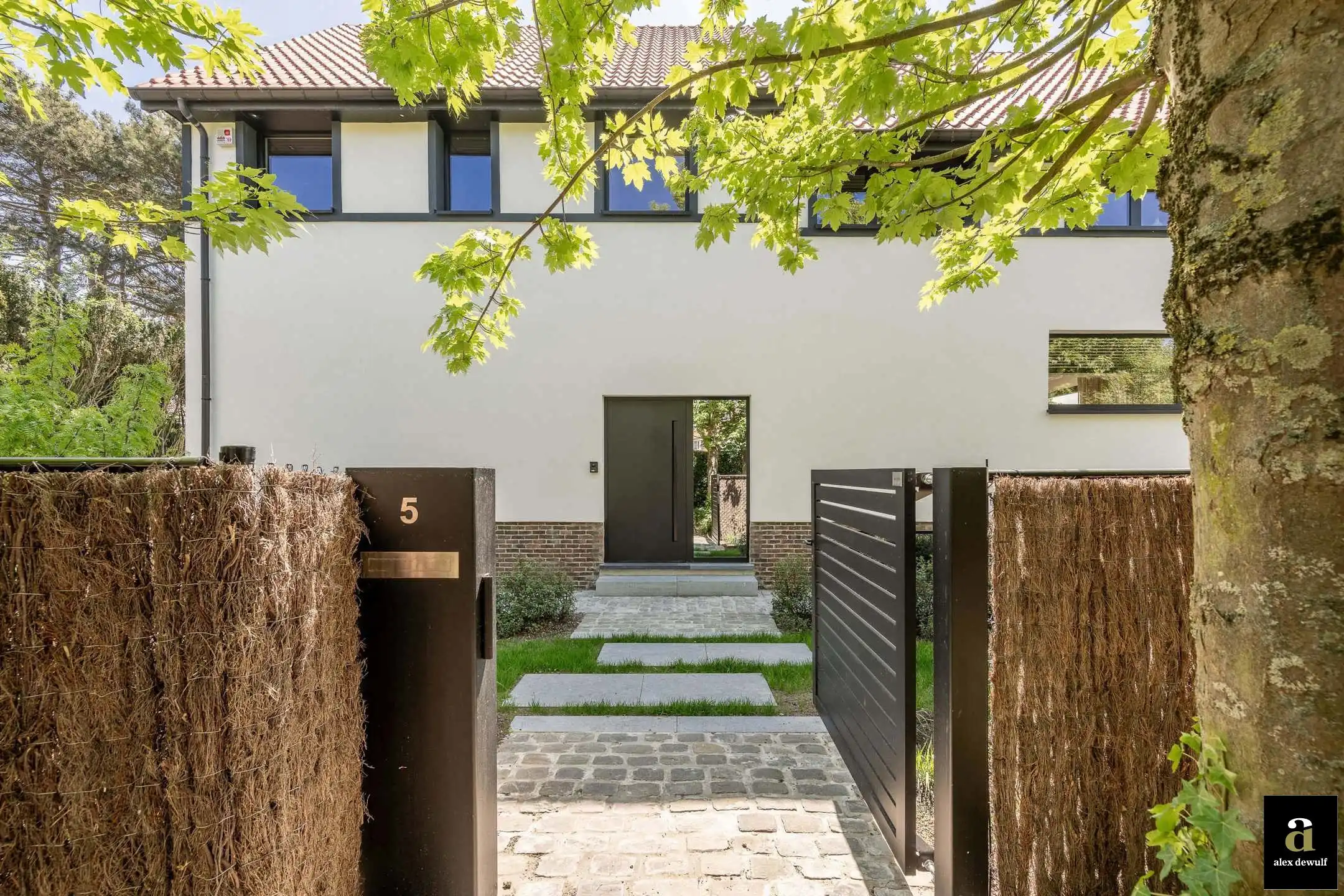 Volledig gerenoveerde villa ideaal gelegen in een rustig paadje in het Zoute. foto 6