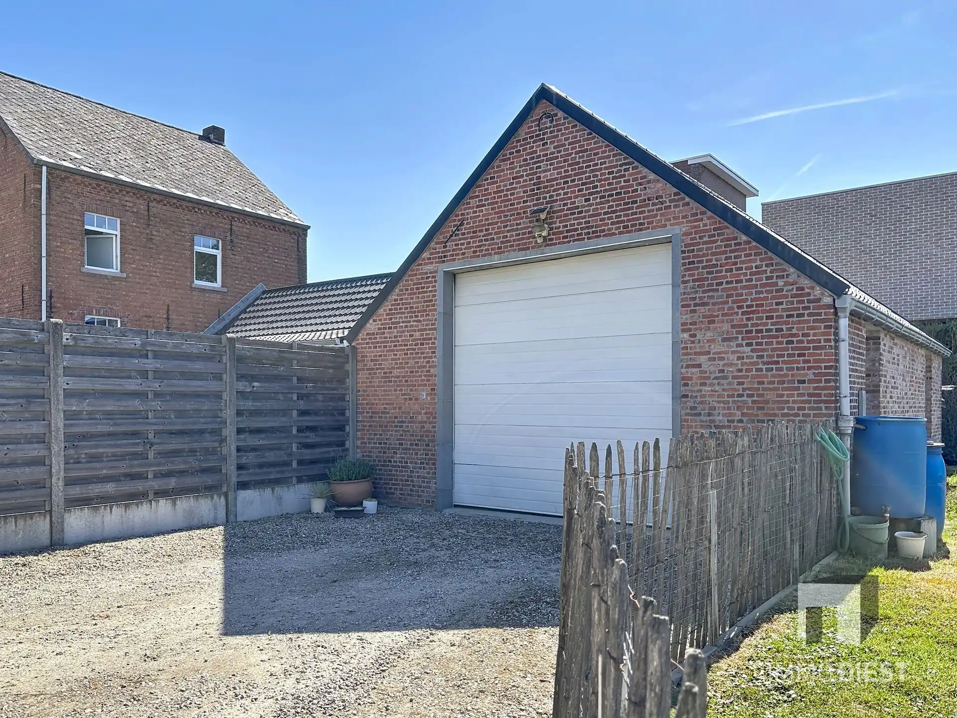 Woning met bouwland en achterliggend magazijn op 9a 04ca. foto 31