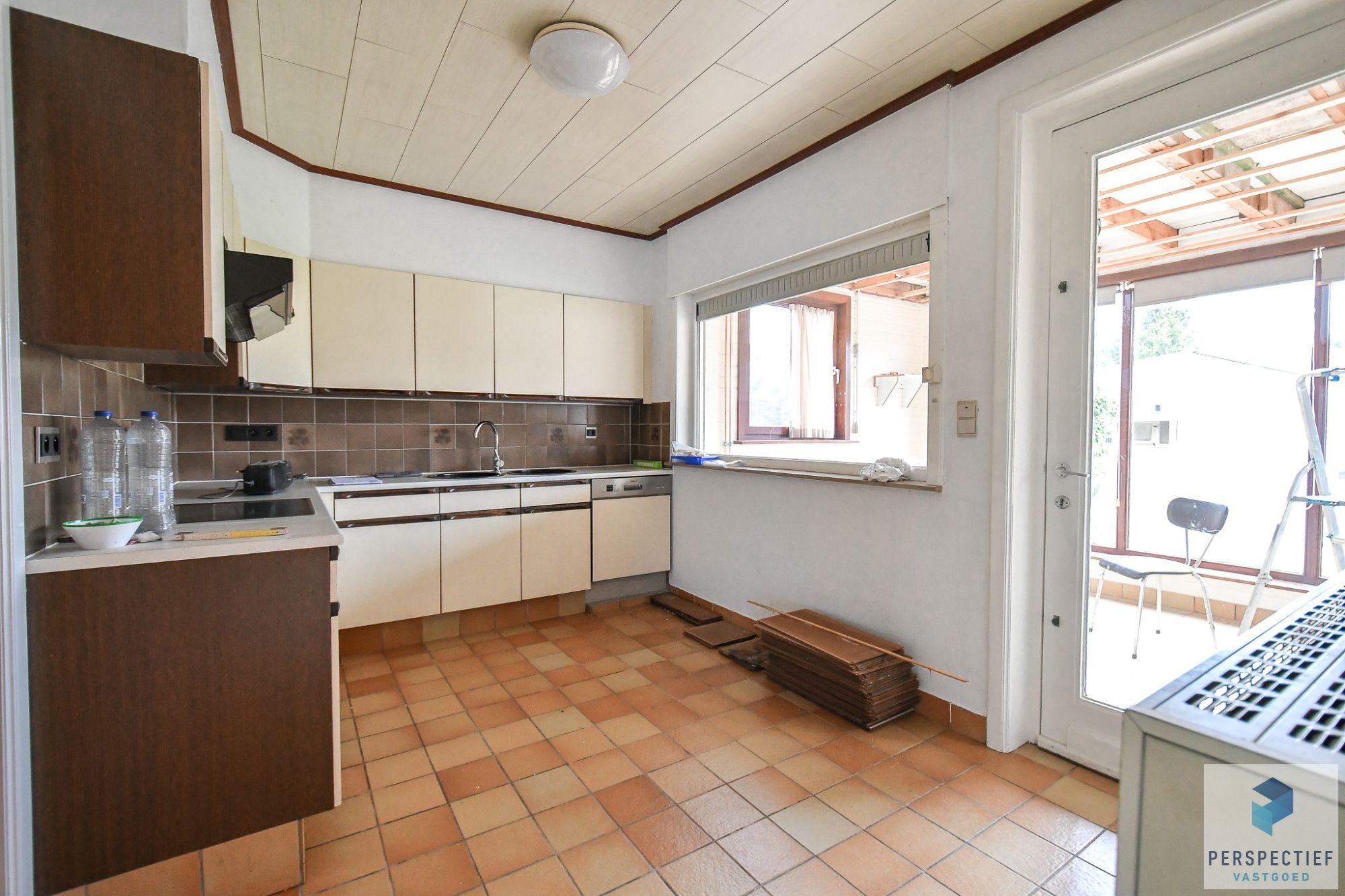 BEZOEKMOMENT WOENSDAG 06/08 VAN 16.30U TOT 18.30U | INSTAPKLARE WONING met GARAGE, 2 SLPK - GROTE GARAGE/ LOODS en TUIN foto 7