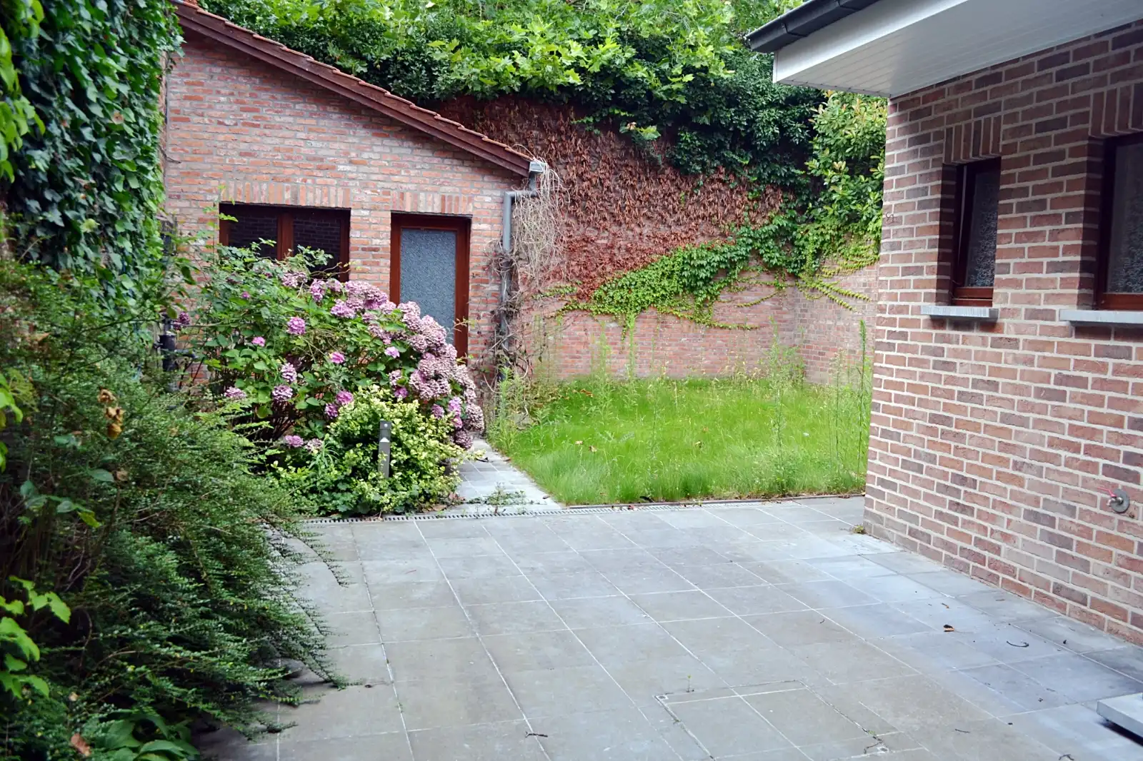 Ruime gezinswoning in het hart van Ardooie! foto 13