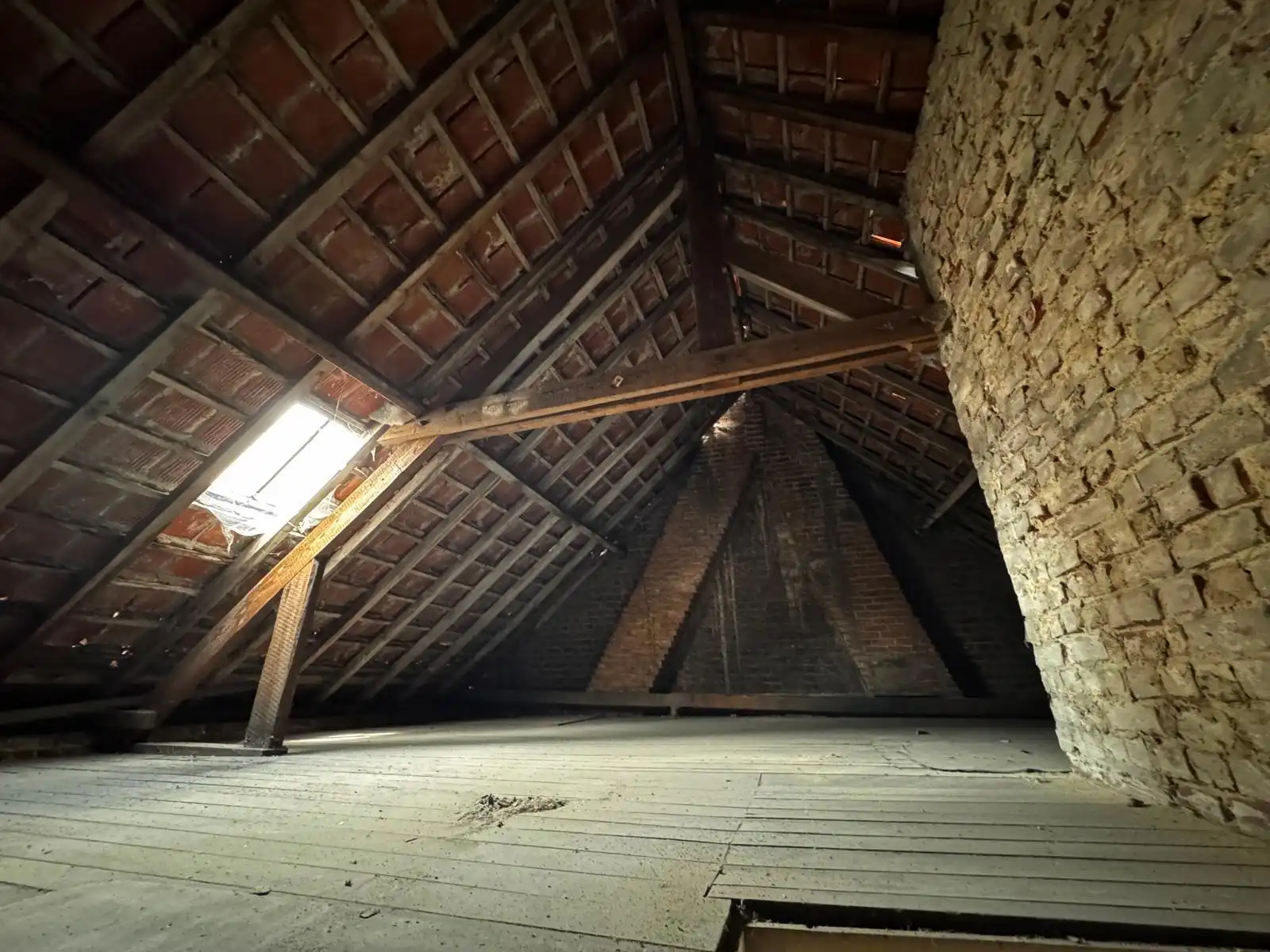 Te renoveren handelshuis met grote etalage centrum Roeselare foto 7