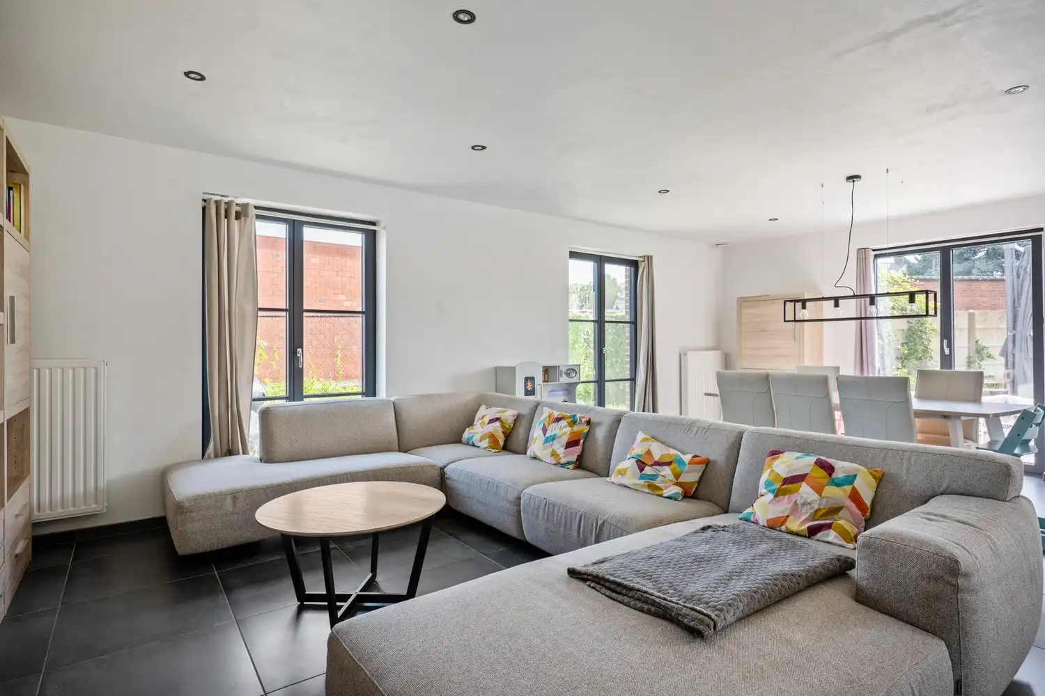 Energiezuinige villa met praktijkruimte en 4 slpkrs foto 6