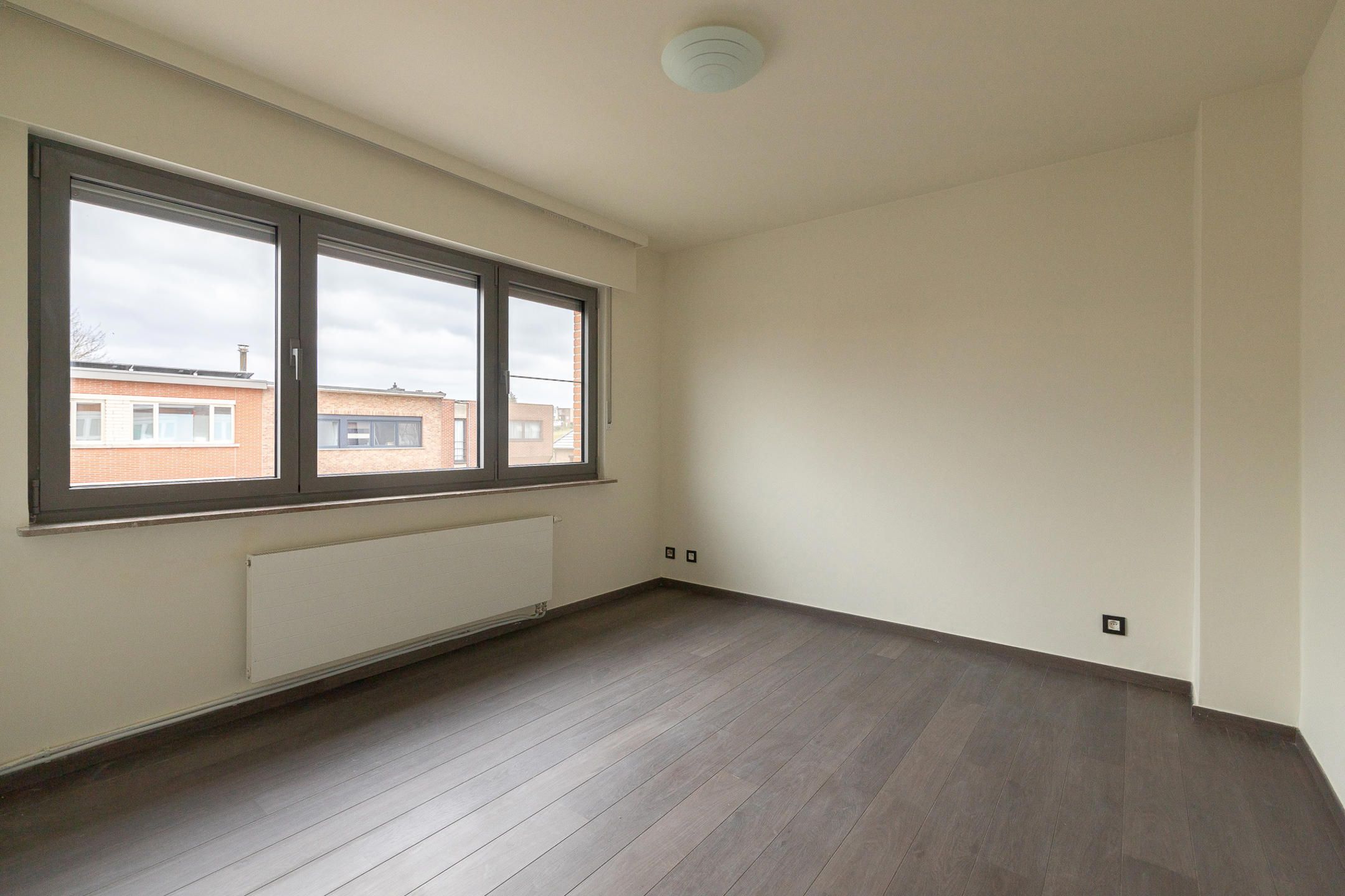 Gerenoveerde woning in een rustige straat foto 11